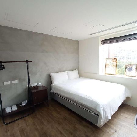 Meworld Hotel - Daan Тайбэй Экстерьер фото